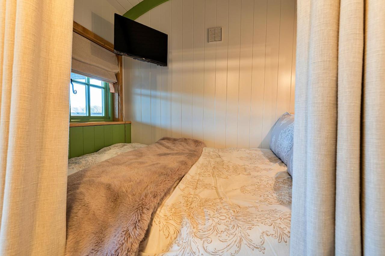 Finest Retreats - The Shepherd'S Hut At Northcombe Farm Beaworthy 외부 사진