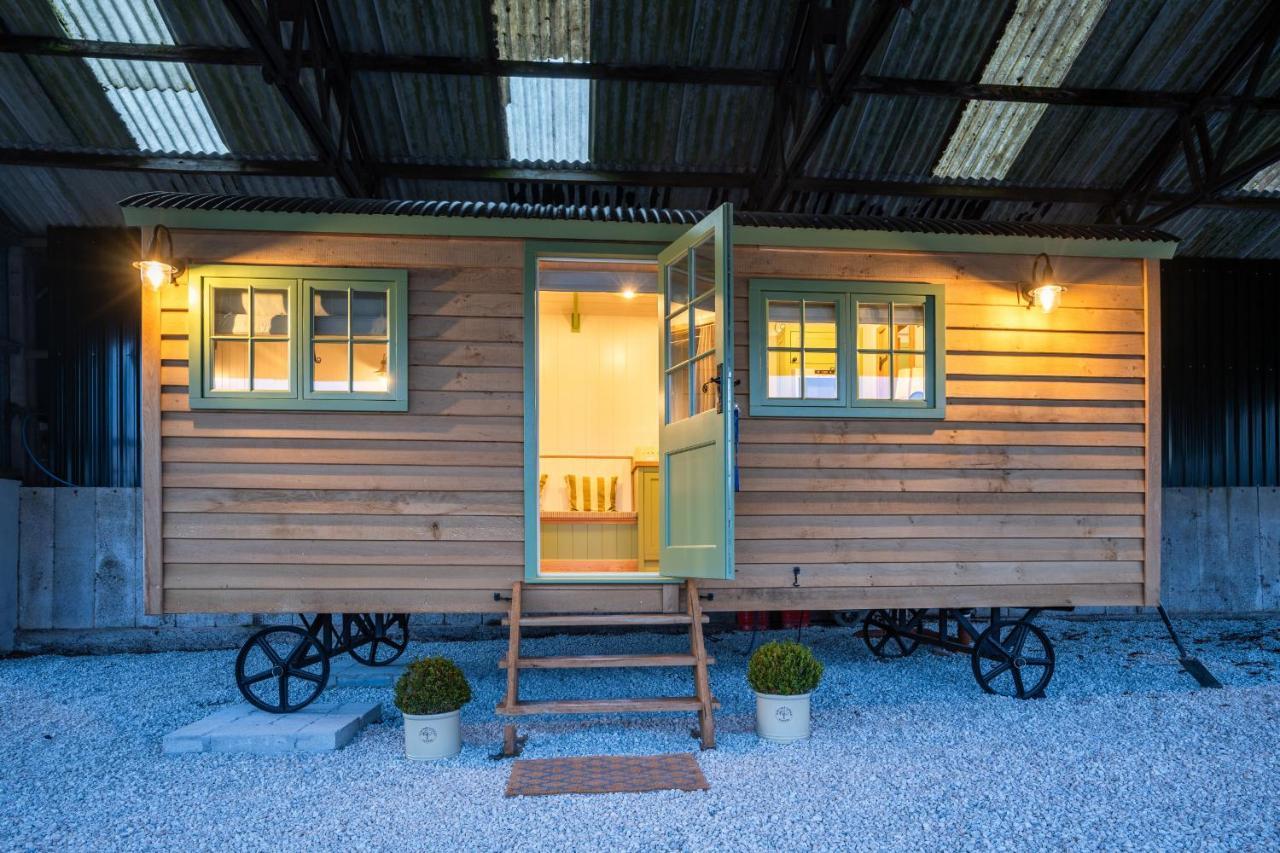 Finest Retreats - The Shepherd'S Hut At Northcombe Farm Beaworthy 외부 사진