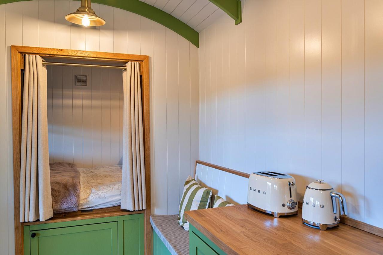 Finest Retreats - The Shepherd'S Hut At Northcombe Farm Beaworthy 외부 사진