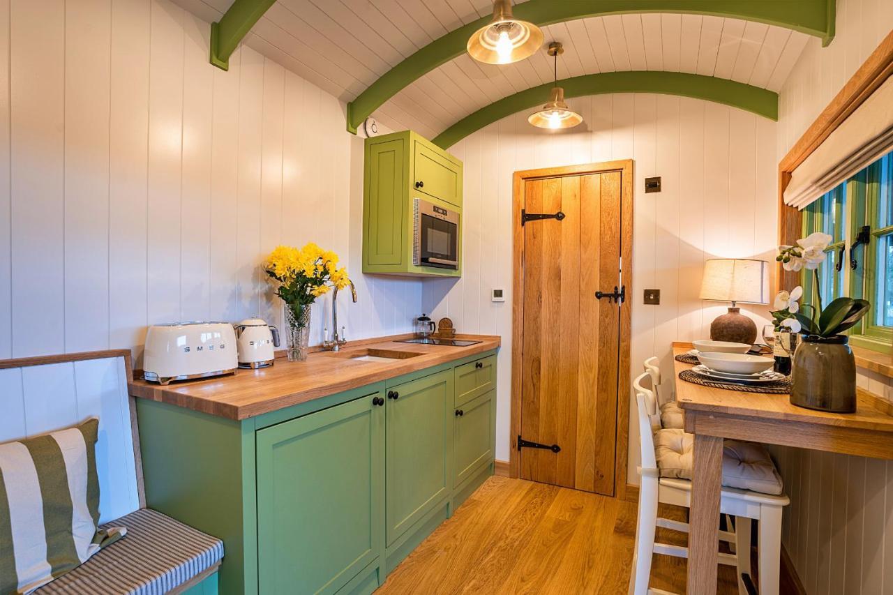Finest Retreats - The Shepherd'S Hut At Northcombe Farm Beaworthy 외부 사진