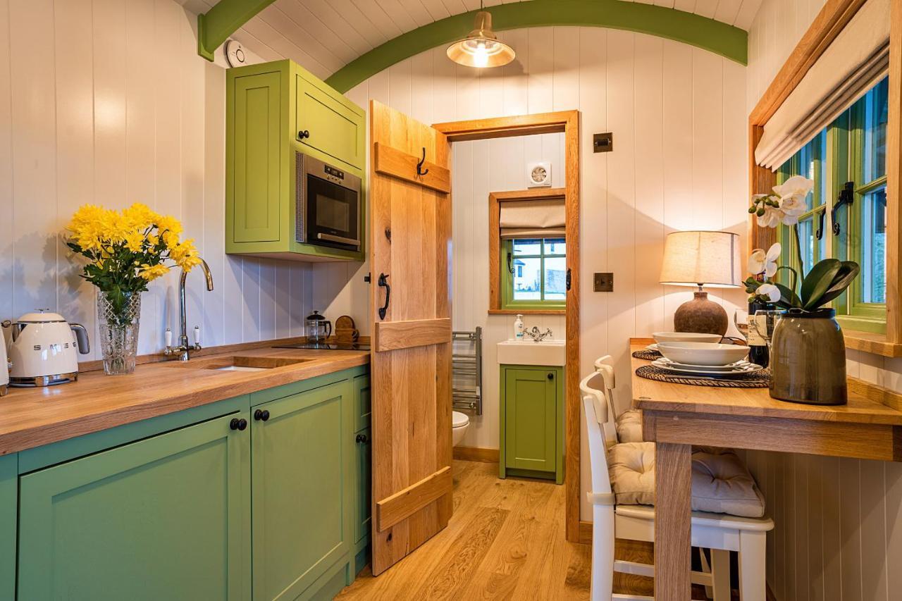 Finest Retreats - The Shepherd'S Hut At Northcombe Farm Beaworthy 외부 사진