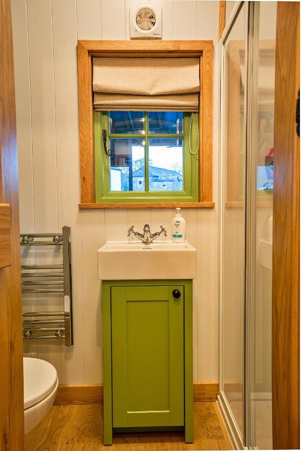 Finest Retreats - The Shepherd'S Hut At Northcombe Farm Beaworthy 외부 사진